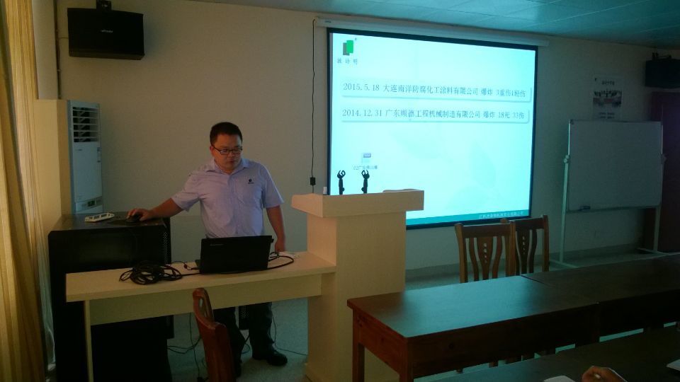 安全员刘云细致讲解